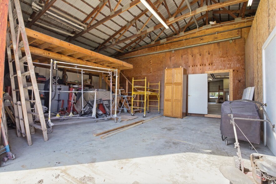 More Photos Of 202 W Cumberland Rd, Altamont Auto Dealership For Sale