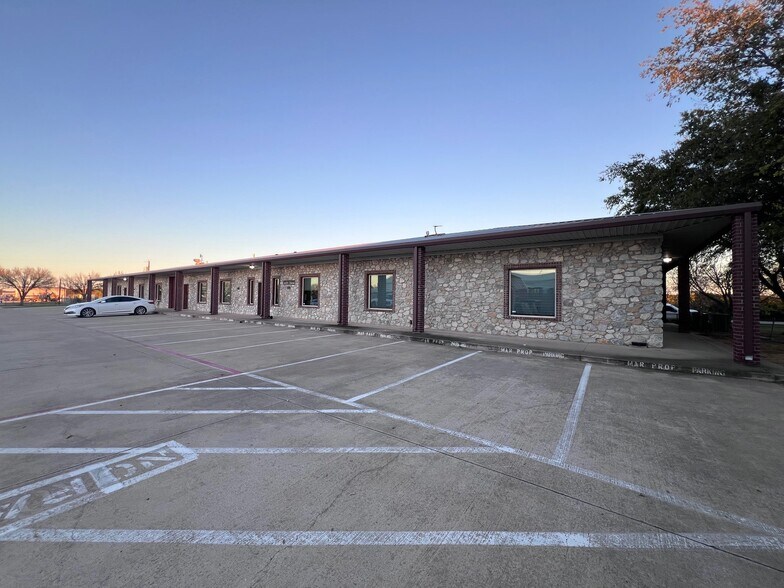 More Photos Of 2281 N Masch Branch Rd, Denton Office For Lease