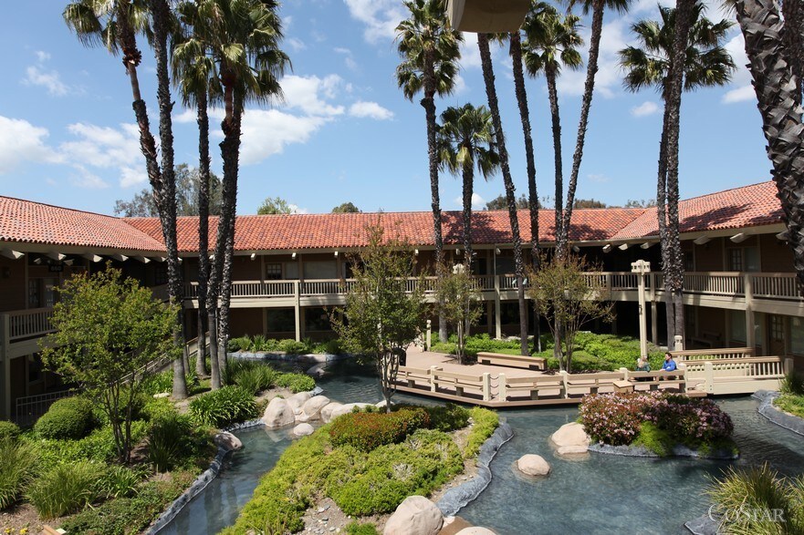 More Photos Of 850 Hampshire Rd, Westlake Village Office For Lease
