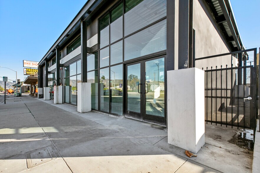 More Photos Of 4410 W Victory Blvd, Burbank General Retail For Lease