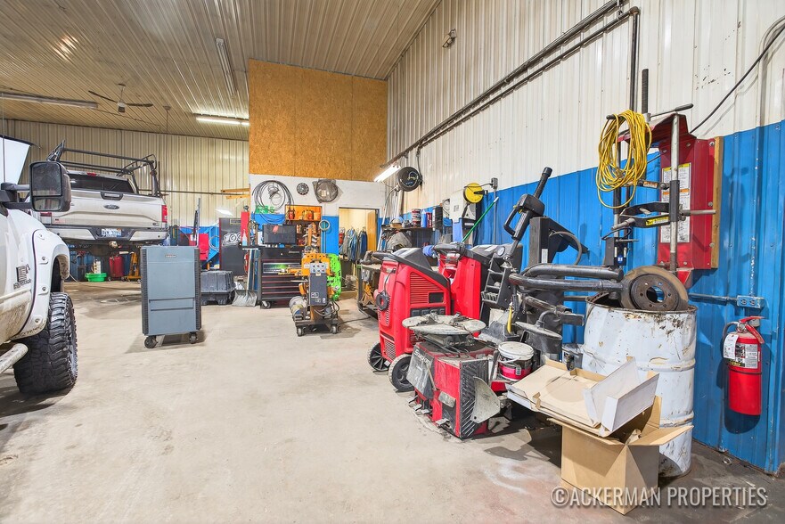 More Photos Of 8259 S Mason Dr, Newaygo Auto Repair For Sale