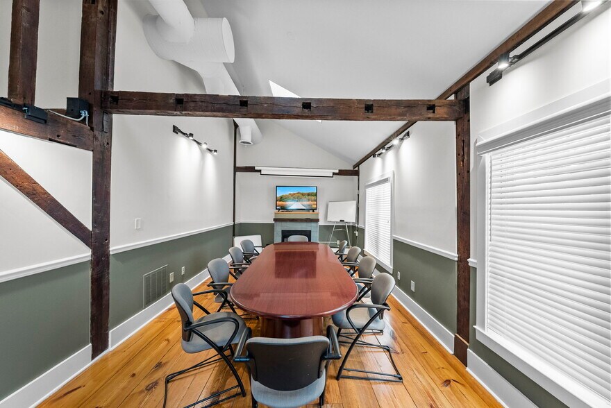 More Photos Of 3 Mapleton Rd, Princeton Office For Sale