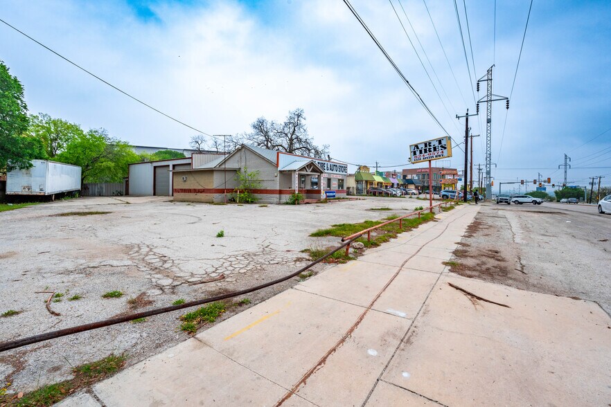More Photos Of 1331 Austin Hwy, San Antonio Auto Repair For Sale
