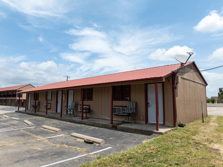 More Photos Of 3035 W Highway 154, Quitman Hotel For Sale