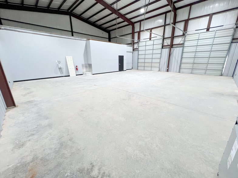 More Photos Of 1208 S Midland Dr, Midland Unknown For Lease