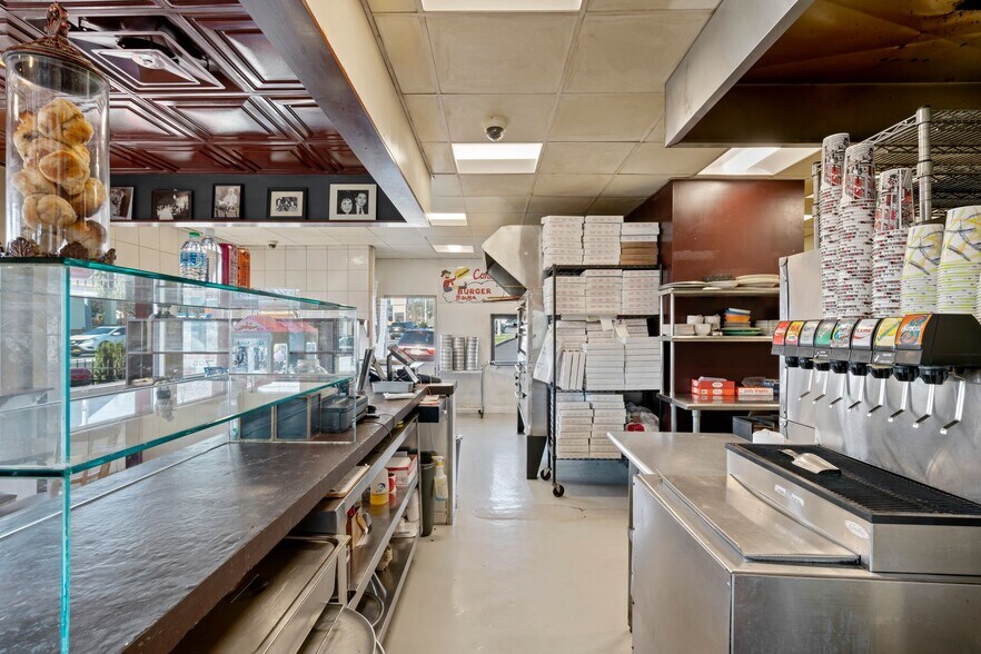More Photos Of 76 E Pulaski Rd, Huntington Station Fast Food For Sale