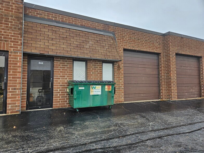 More Photos Of 840-876 N Ridge Ave, Lombard Warehouse For Lease