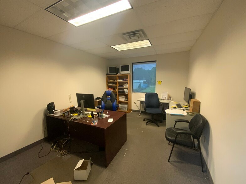 More Photos Of 110 SE 5th St, Lee's Summit Flex For Sale