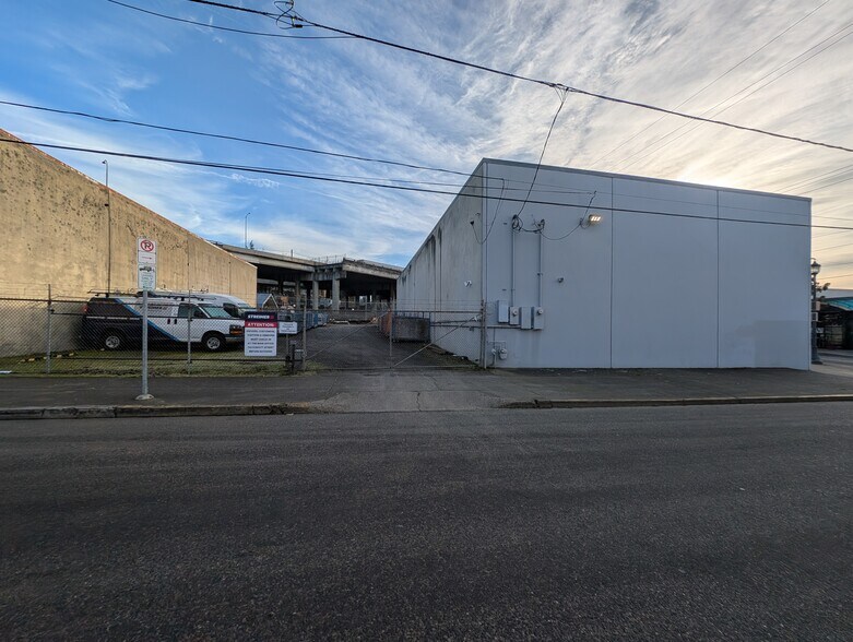 More Photos Of 651 N Russell St, Portland Industrial For Lease
