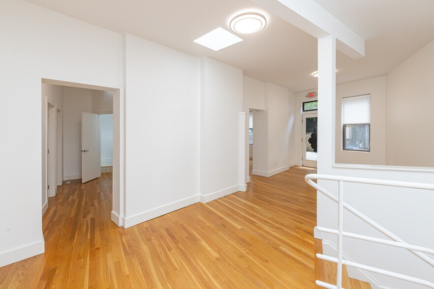 More Photos Of 2142-2144 Gilbert Ave, Cincinnati Office For Lease