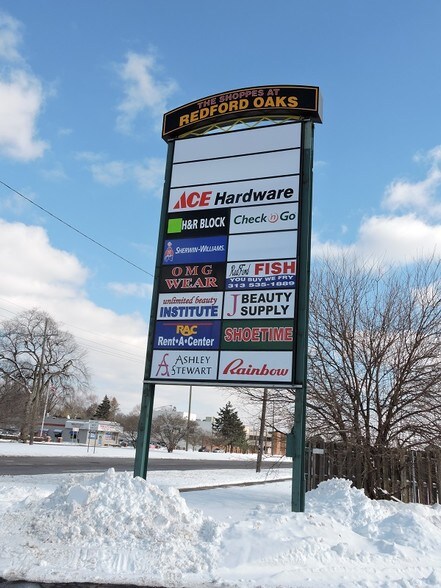 More Photos Of 25441-25495 Grand River Ave, Redford Freestanding For Lease