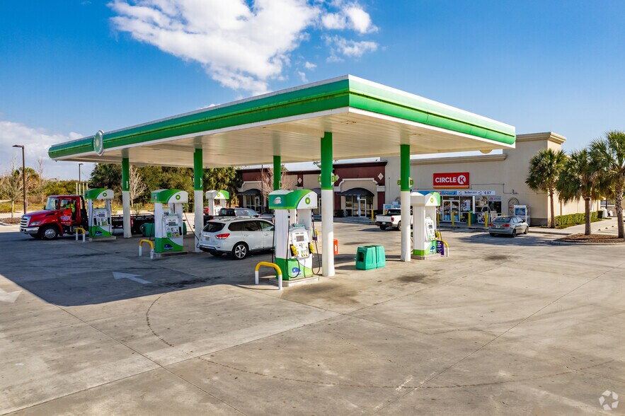 More Photos Of 13006 County Line Rd, Hudson Freestanding For Lease