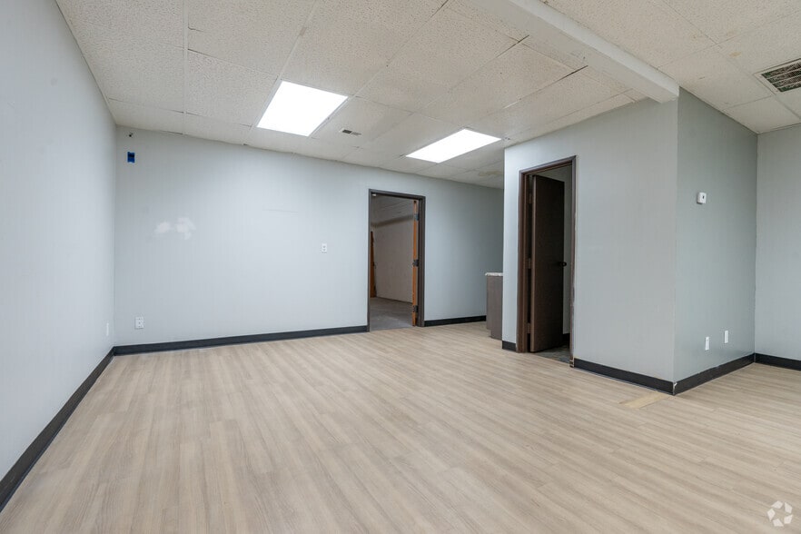 More Photos Of 1510 Randolph St, Carrollton Unknown For Lease