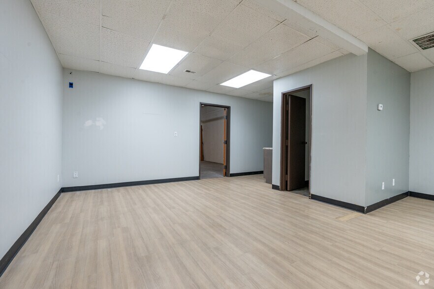 More Photos Of 1510 Randolph St, Carrollton Unknown For Lease