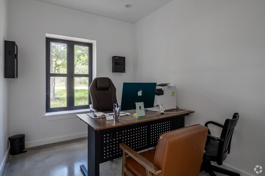 More Photos Of 7501 SH 71, Spicewood Unknown For Lease