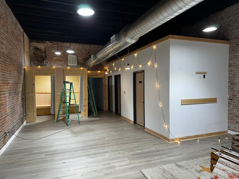 More Photos Of 125 E Washington St, Kearney Storefront Retail Office For Lease