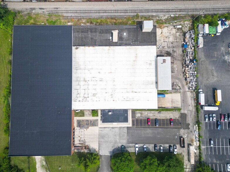 More Photos Of 1840 Progress Ave, Columbus Manufacturing For Sale