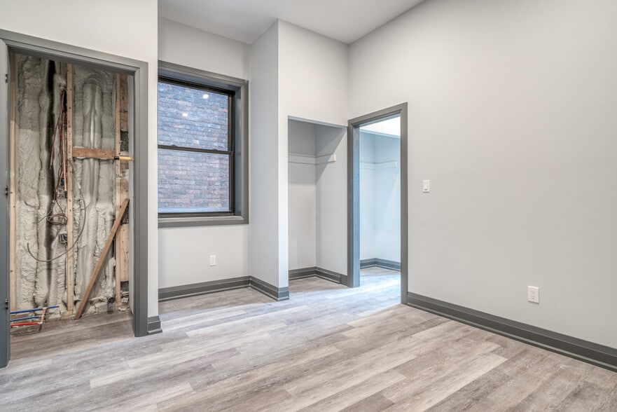 More Photos Of 52 Barton St E, Hamilton Storefront Retail Residential For Sale