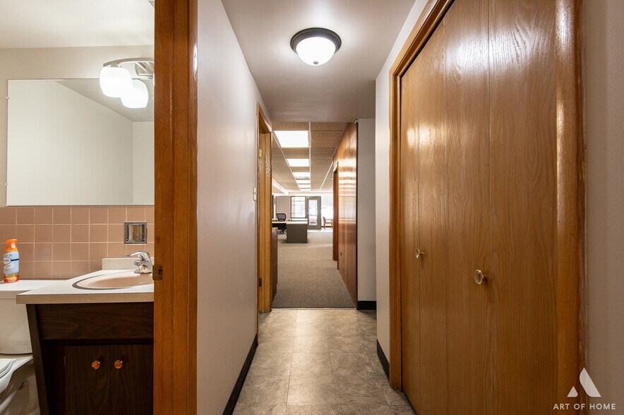 More Photos Of 7922 S Pulaski Rd, Chicago Office For Sale