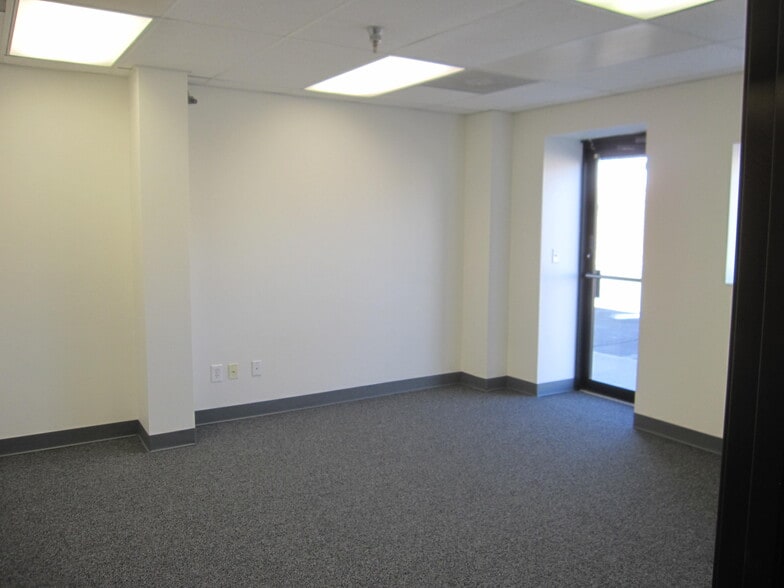 More Photos Of 1740 Skyway Dr, Longmont Warehouse For Lease