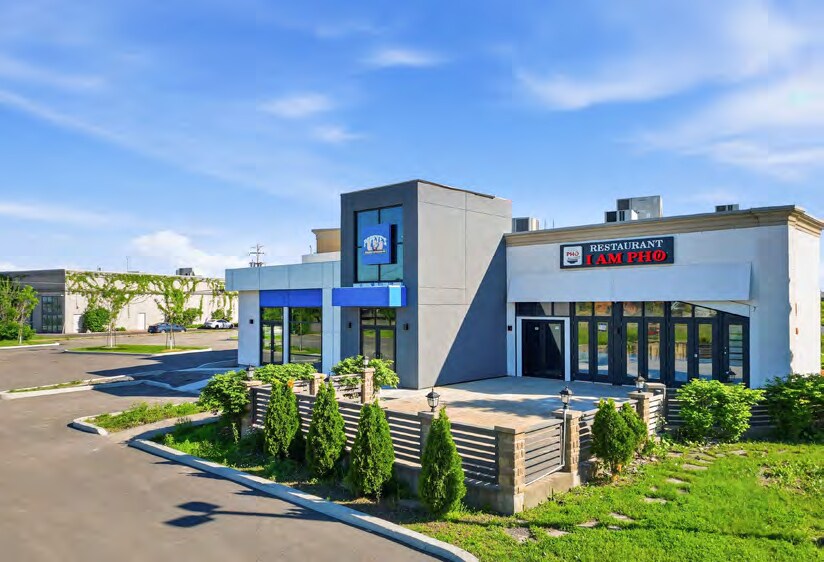 More Photos Of 1165 Rue Volta, Boucherville Restaurant For Lease