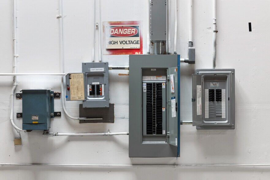 More Photos Of 4512-4514 Hollis St, Emeryville Warehouse For Lease