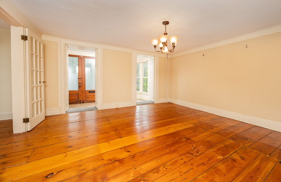 More Photos Of 69 E Oakland Ave, Doylestown Office For Sale