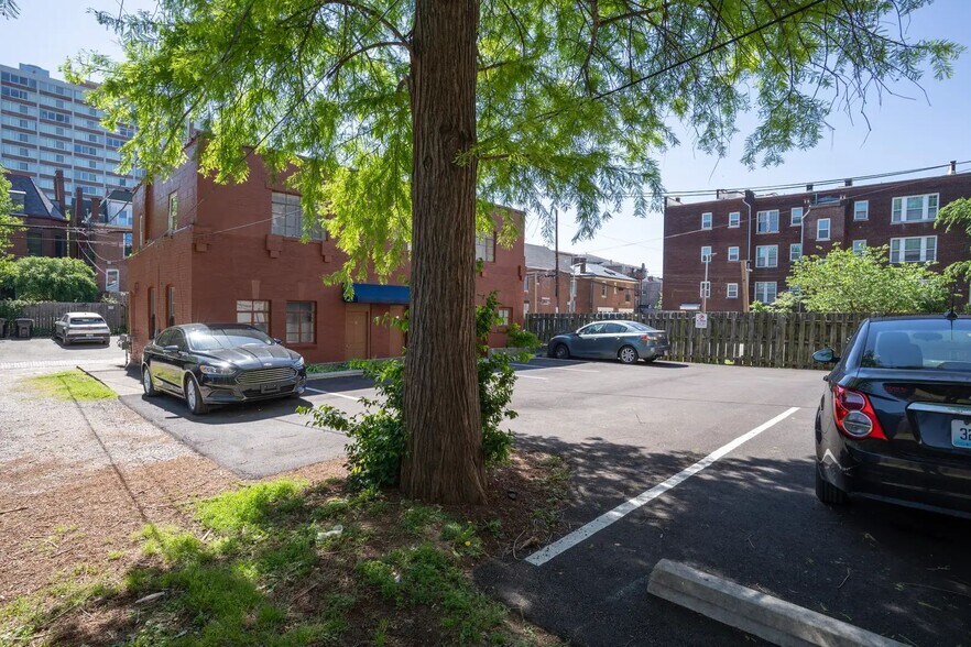 More Photos Of 1229 S 4th St, Louisville Apartments For Sale