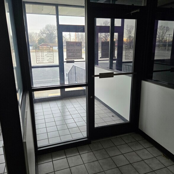 More Photos Of 3003 S Memorial Dr, Tulsa Auto Dealership For Sale