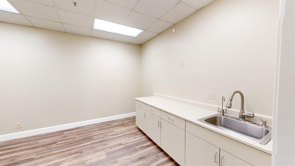 More Photos Of 1415 W Magnolia Blvd, Burbank Office Residential For Lease