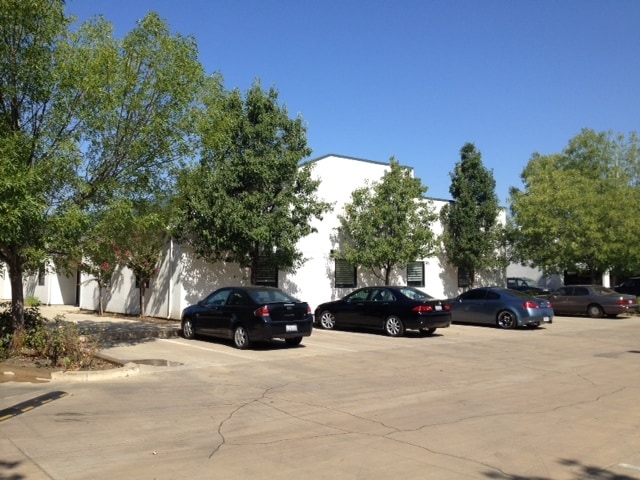 More Photos Of 620-630 Cantrill Dr, Davis Light Distribution For Lease