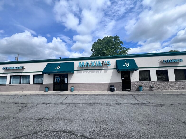 Primary Photo Of 7205 Broadway, Merrillville General Retail For Sale