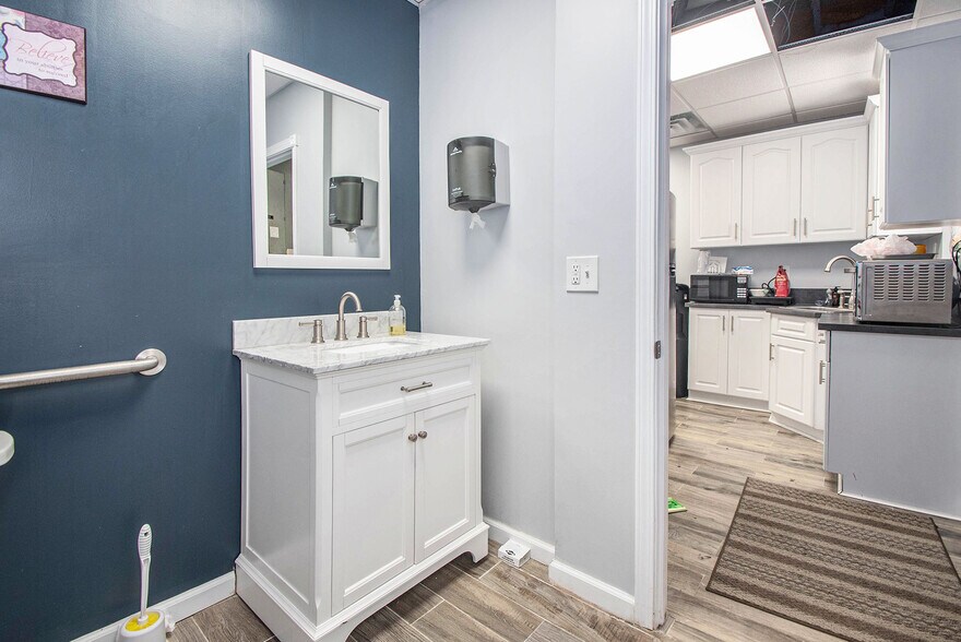 More Photos Of 14729 Champaign Rd, Allen Park Storefront Retail Office For Lease