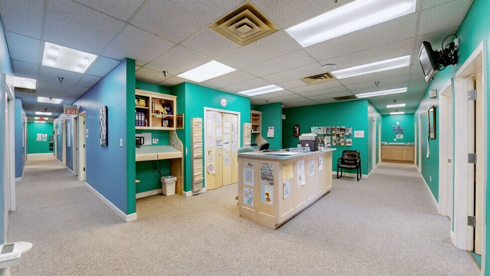 More Photos Of 1701 Spring St, Jeffersonville Medical For Sale