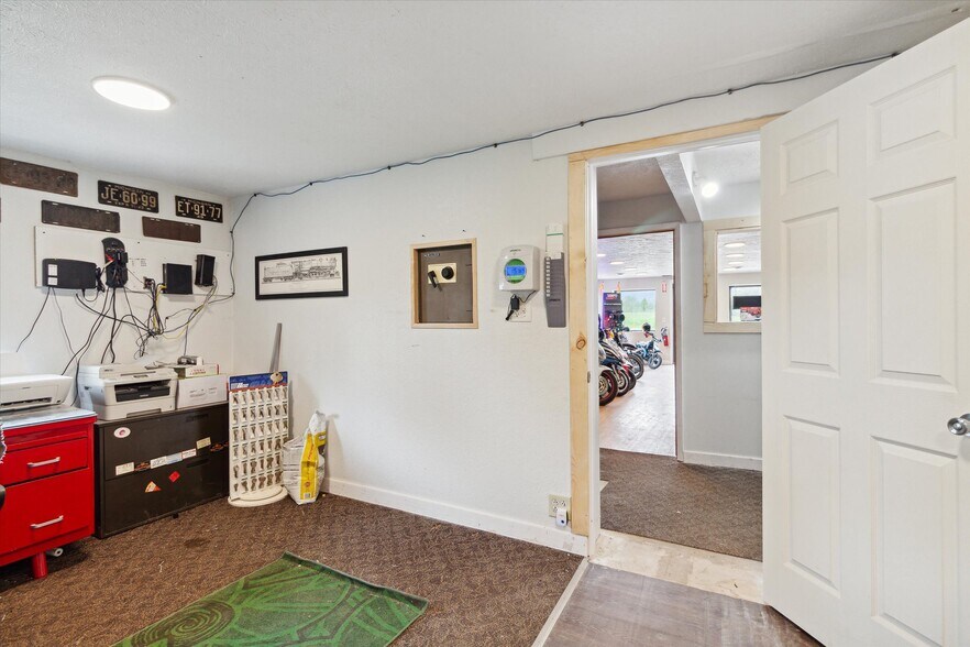 More Photos Of 3159 W Monroe Rd, Alma Freestanding For Sale