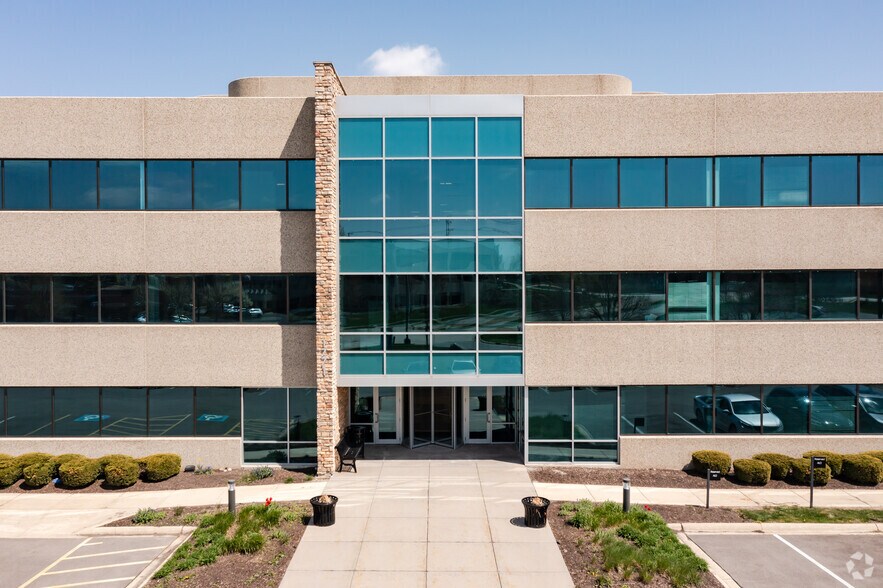 More Photos Of 1751 W Diehl Rd, Naperville Office For Lease