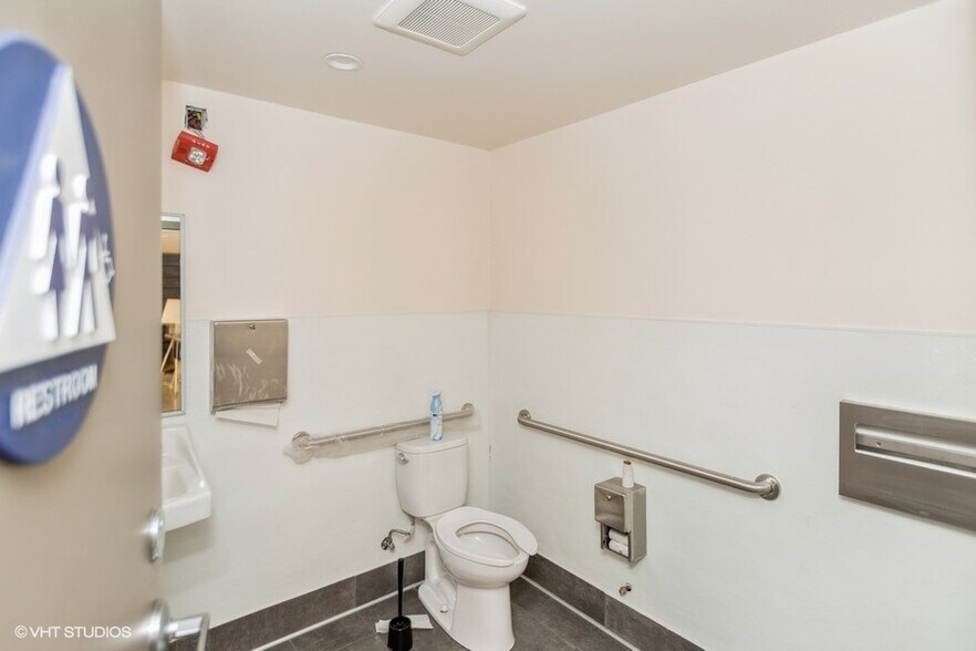 More Photos Of 420 S Van Ness Ave, San Francisco Apartments For Lease