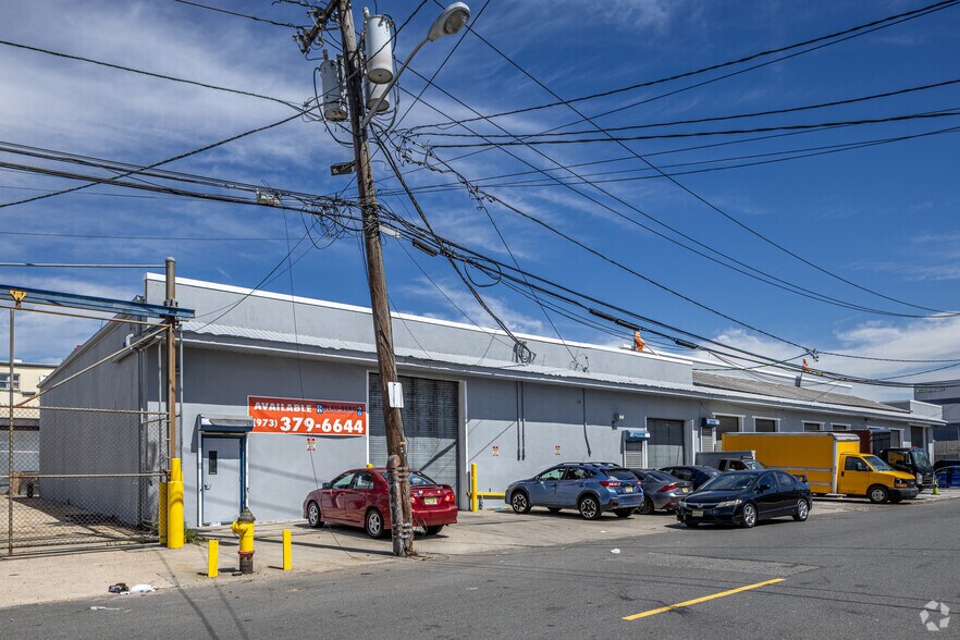 More Photos Of 202-220 Vanderpool St, Newark Warehouse For Lease