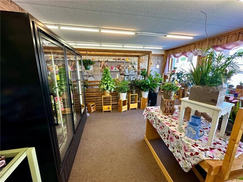 More Photos Of 605 1st St, Princeton Storefront For Sale