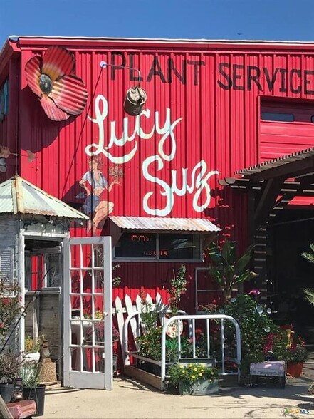 More Photos Of 1008 S Walnut St, Lampasas Freestanding For Sale