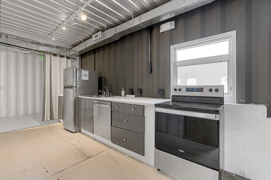 More Photos Of 1226 Flagman Way, Santa Fe Office For Sale