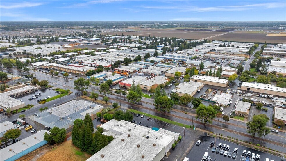 More Photos Of 5750 E Shields #102 ave, Fresno Industrial For Sale