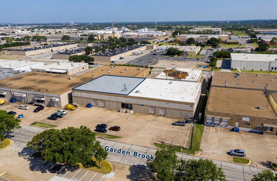 Primary Photo Of 3225-3227 Garden Brook Dr, Farmers Branch Manufacturing For Lease