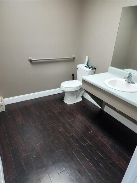 More Photos Of 32 Joe Kennedy Blvd, Statesboro Light Distribution For Sale
