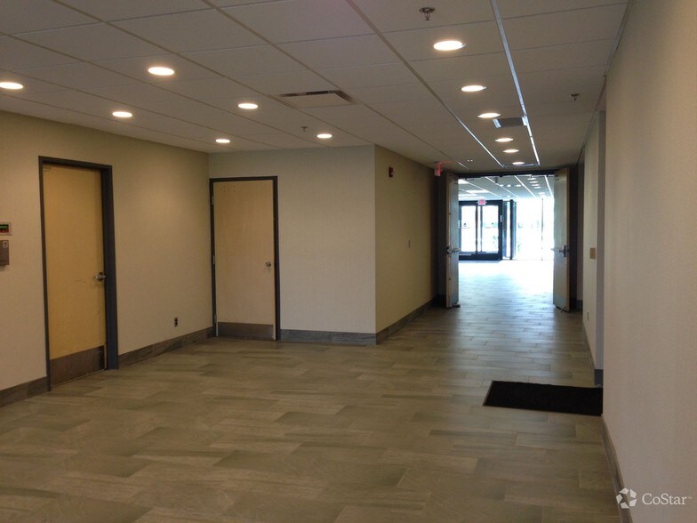 More Photos Of 500 Stephenson Hwy, Troy Office For Lease