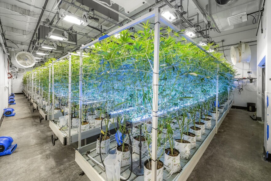 More Photos Of 44211 Yucca Ave, Lancaster Warehouse For Sale