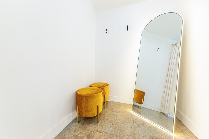 More Photos Of 330 N Western Ave, Los Angeles Storefront Retail Office For Lease