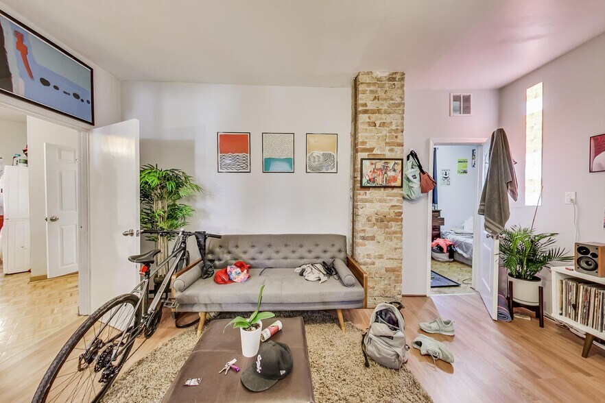 More Photos Of 2965 N Lincoln Ave, Chicago Storefront Retail Residential For Sale