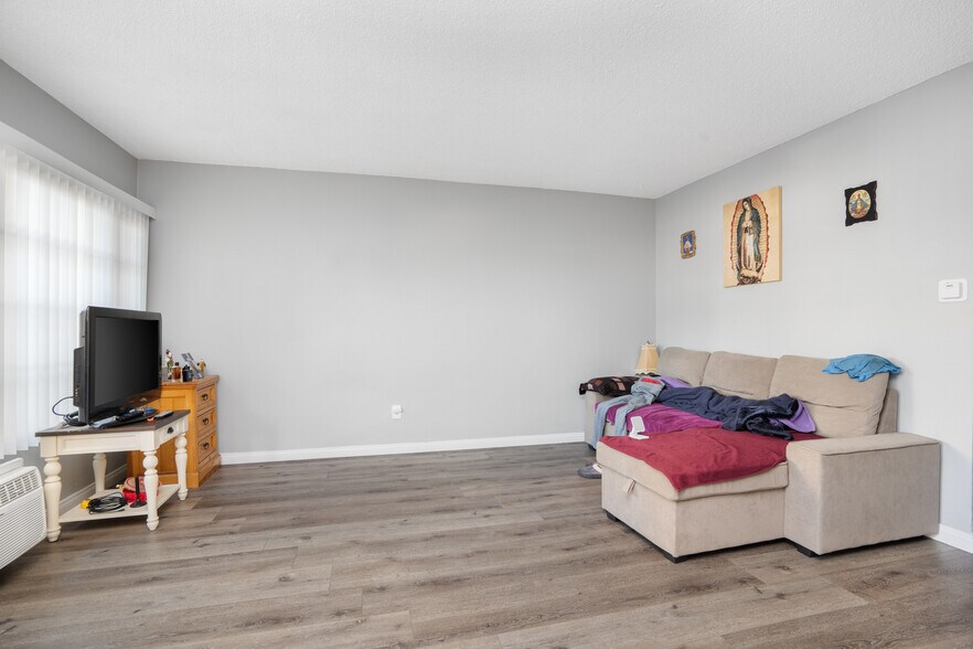 More Photos Of 6653 Darby Ave, Reseda Apartments For Sale