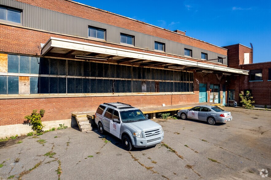 More Photos Of 555 Rue Notre-Dame, Lachine Manufacturing For Lease